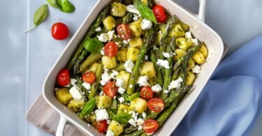 Cremiger Gnocchi-Auflauf mit Tomaten und Feta