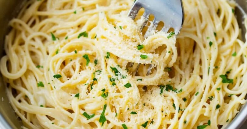 Cremige Pasta Rezepte Knoblauch-Parmesan-Nudeln in 20 Minuten