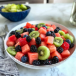 Erfrischender Wassermelonen-Beeren-Salat Das perfekte Sommer-Dessert