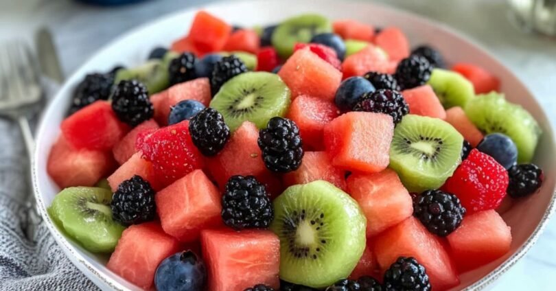 Erfrischender Wassermelonen-Beeren-Salat Das perfekte Sommer-Dessert