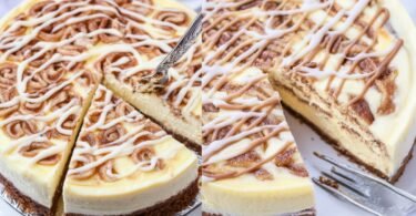 Cinnamon Roll Cheesecake