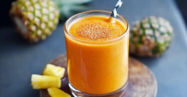 Kurkuma-Ananas-Karotten-Smoothie