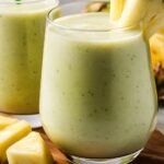 Gurken-Bananen-Ananas-Smoothie mit Kokosmilch und Zitrone