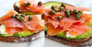 Avocado Toast mit Räucherlachs, Ziegenkäse und Kapern