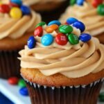 M&M Cupcakes mit Erdnussbutter-Frosting